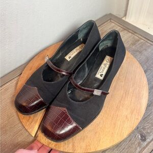 Vintage Brighton Black and Brown Mary Jane Shoes size 7.5 Women’s 90s